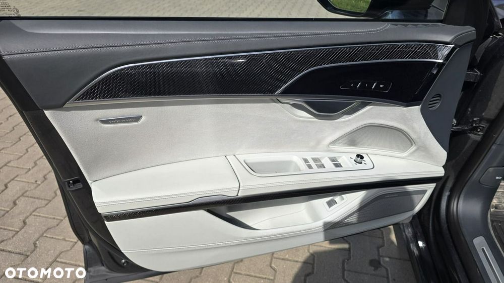 Audi S8 - 27