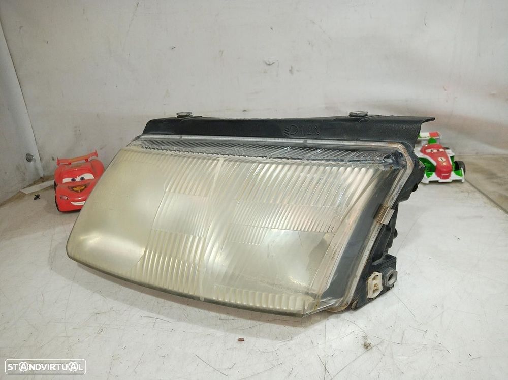 FAROL DIREITO VOLKSWAGEN PASSAT VARIANT 2000 -3B0941295A - 3