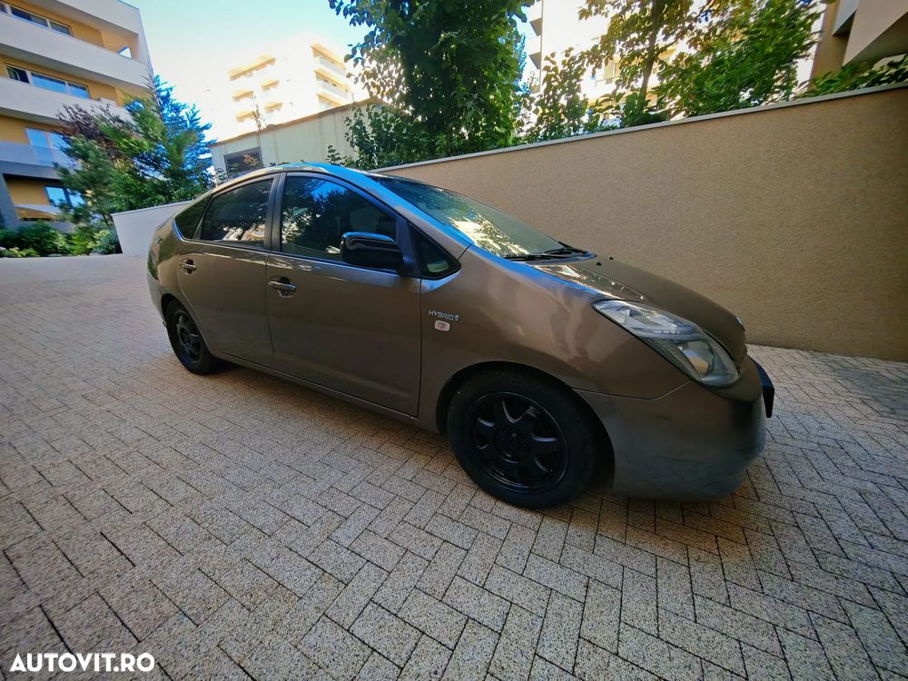 Toyota Prius - 4