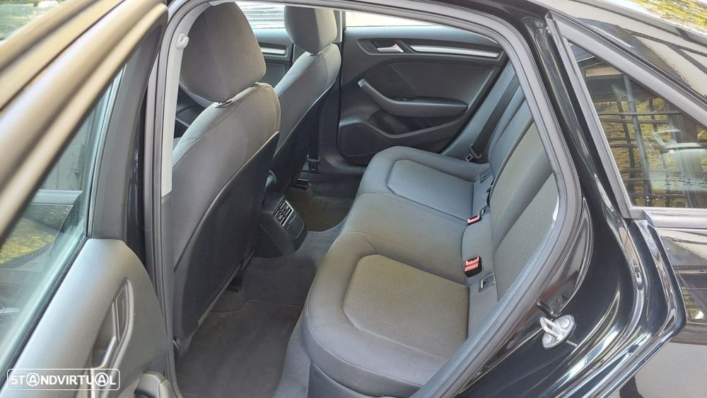 Audi A3 Limousine 30 TDI Design - 16