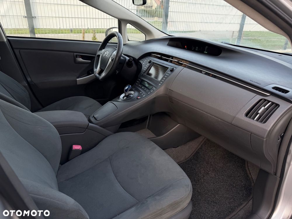 Toyota Prius (Hybrid) Executive - 19