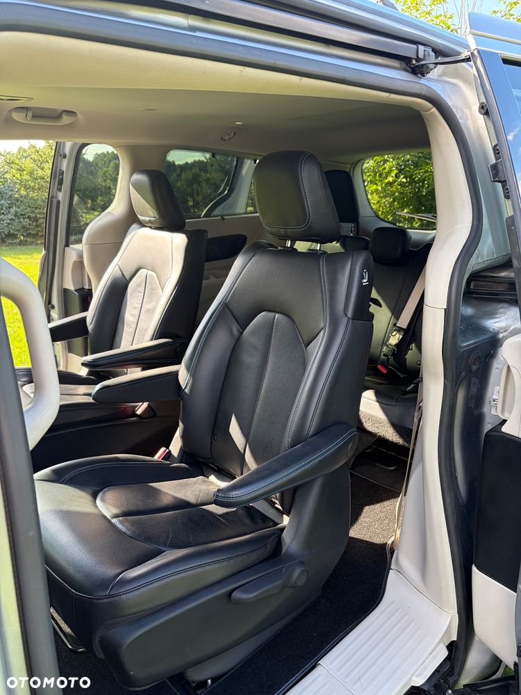 Chrysler Pacifica - 10
