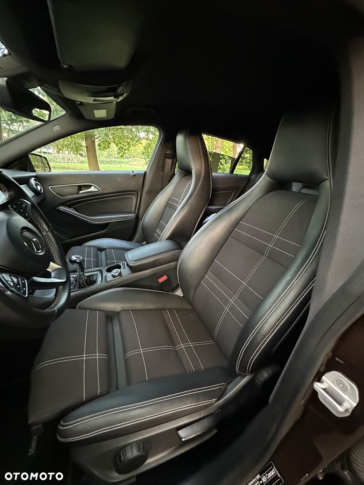 Mercedes-Benz CLA 200 Urban - 29