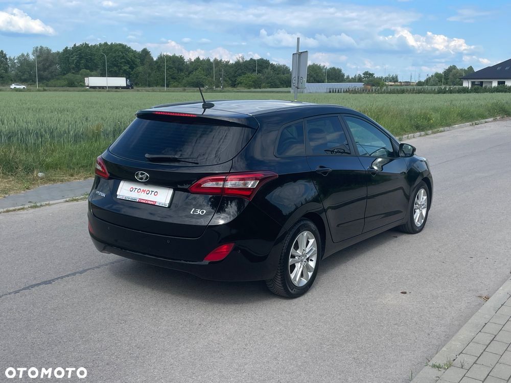 Hyundai i30 blue Kombi 1.6 CRDi Passion - 32