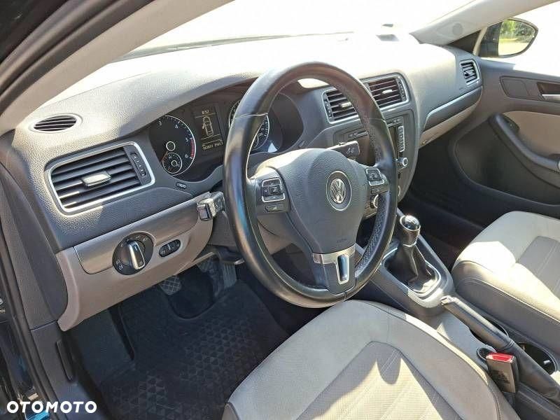 Volkswagen Jetta 1.6 TDI Highline - 5