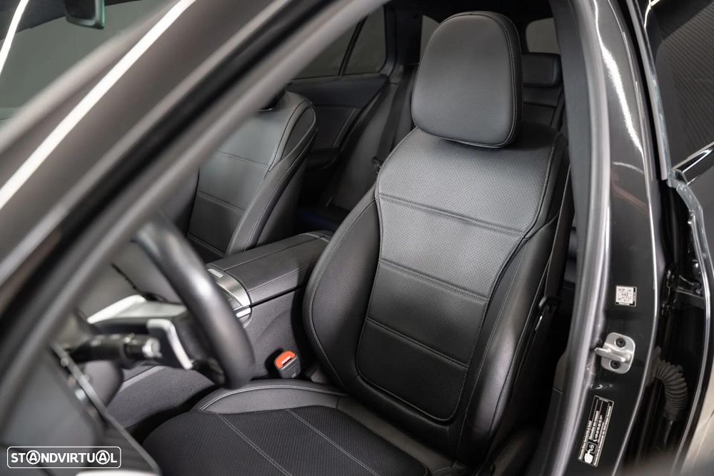Mercedes-Benz C 300 e AMG Line - 16