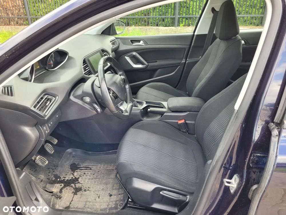 Peugeot 308 1.2 PureTech Allure S&S - 11