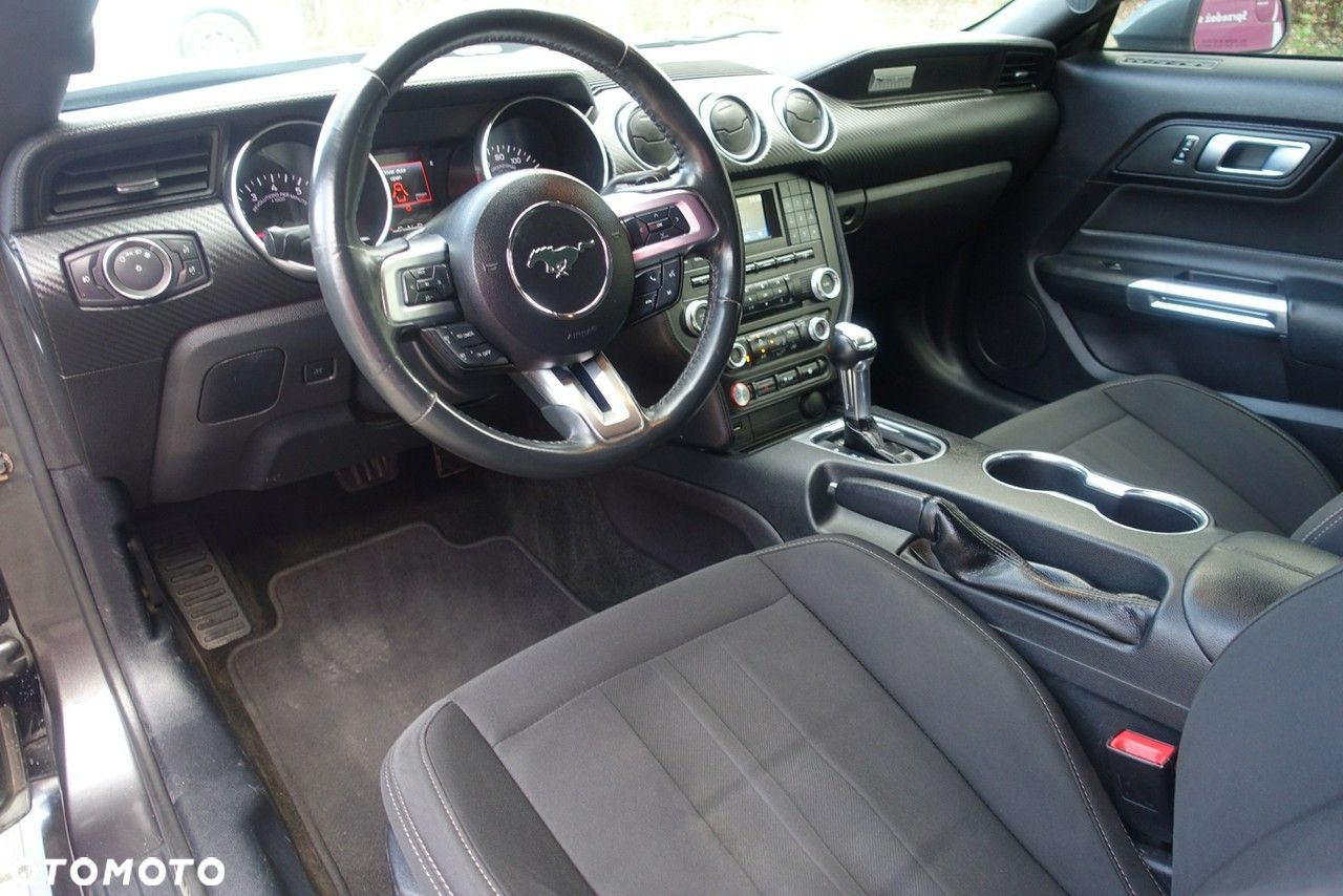 Ford Mustang - 8