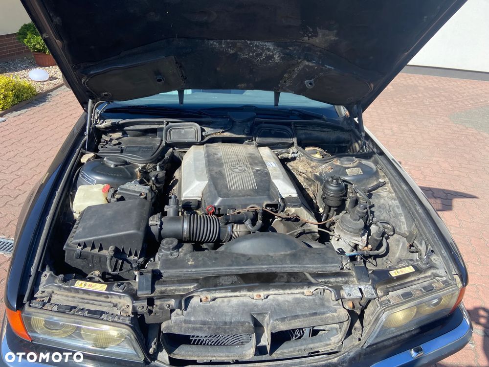 BMW Seria 7 740i V8 - 5