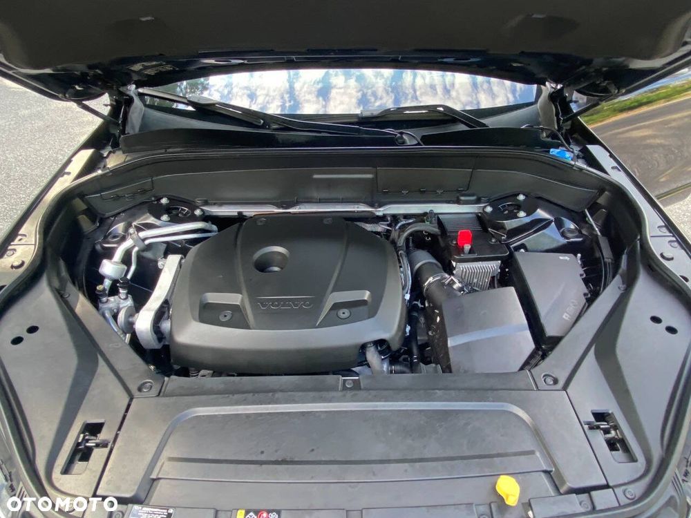 Volvo XC 90 T5 GPF AWD R-Design 7os - 33