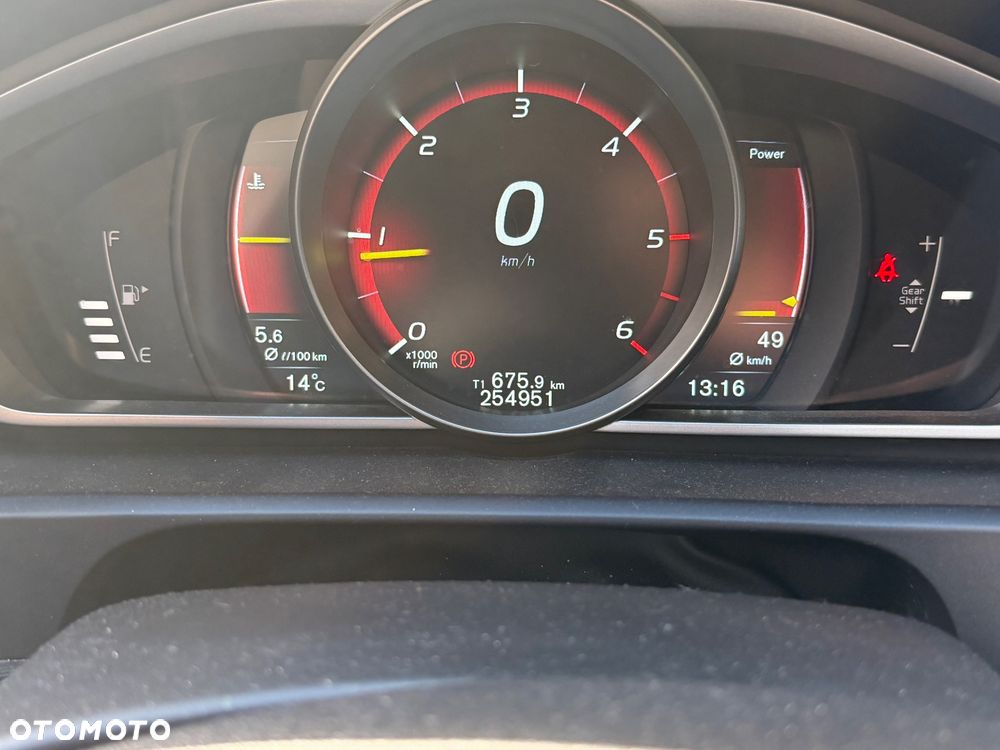 Volvo V40 - 18