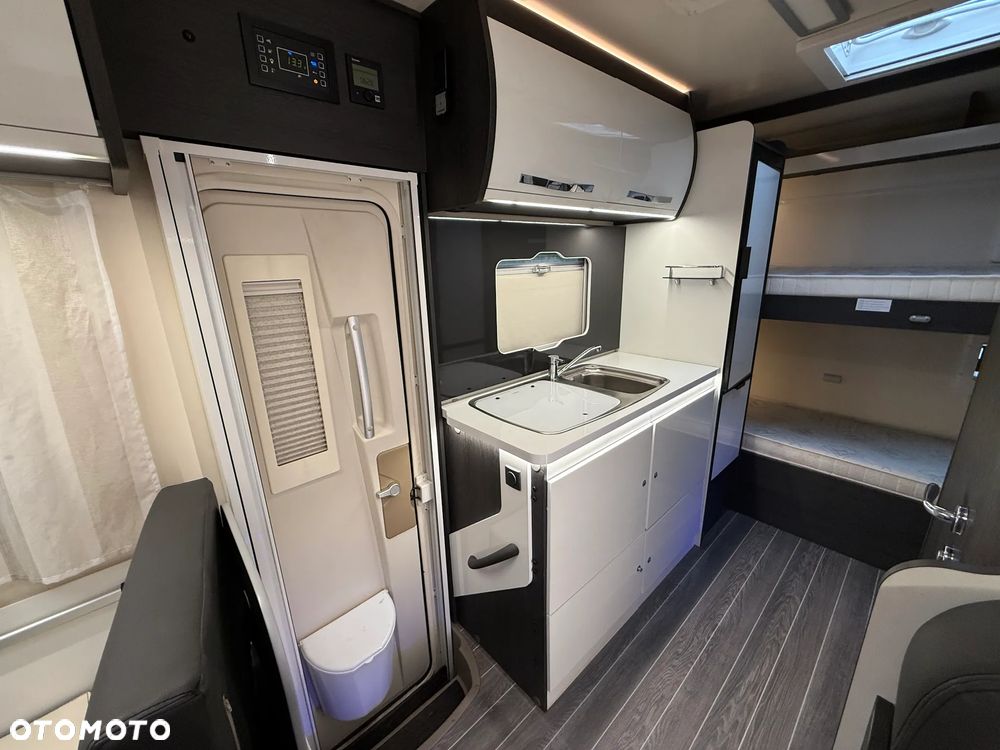 Roller Team 277 camper 7-osób kamper camper zamiana - 32