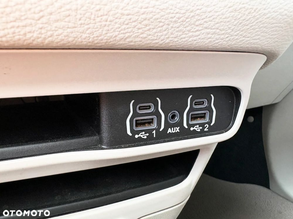 Chrysler Pacifica - 32