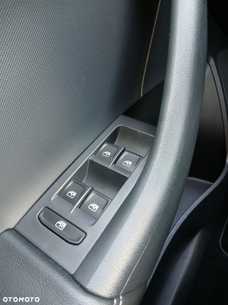 Skoda RAPID 1.0 TSI Ambition - 10