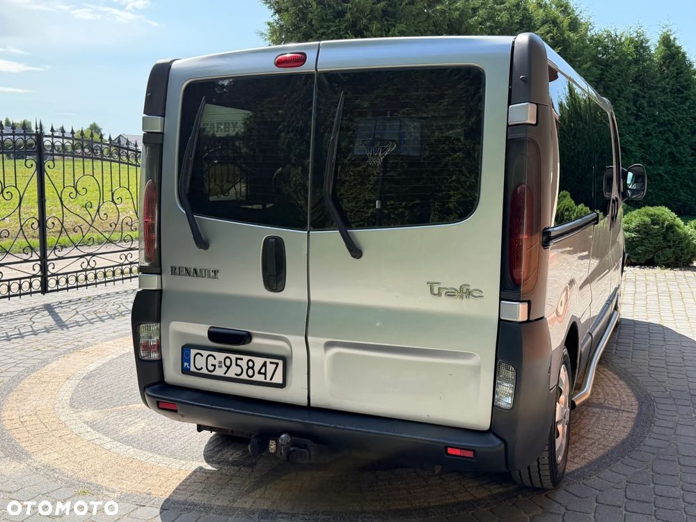 Renault Trafic Passenger - 13