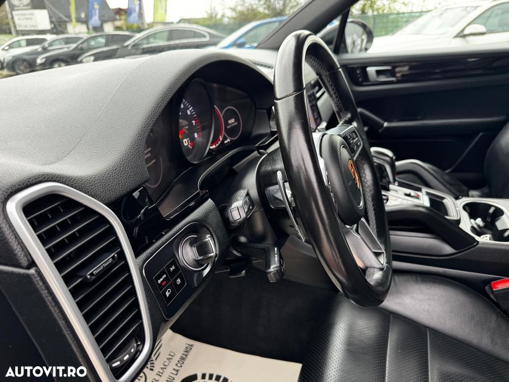 Porsche Cayenne - 18