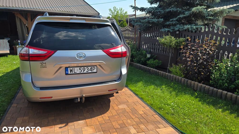 Toyota Sienna - 5