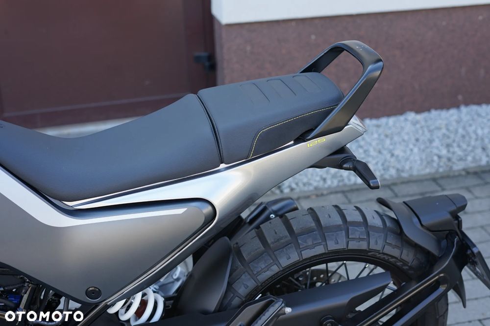 Husqvarna Svartpilen - 25