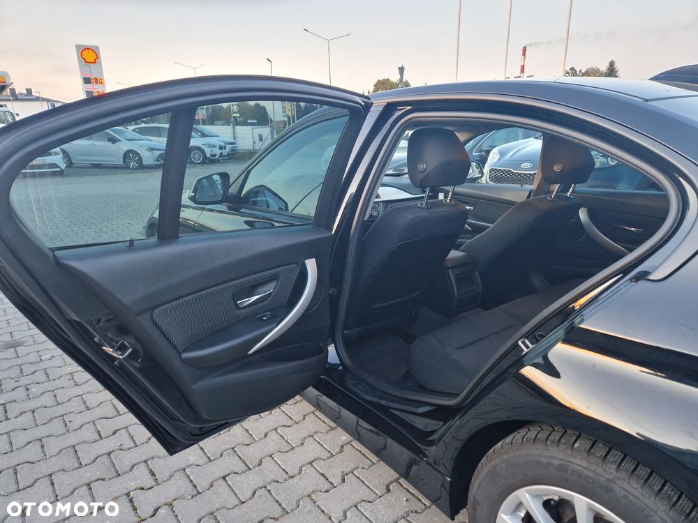 BMW Seria 3 316i Sport Line - 22
