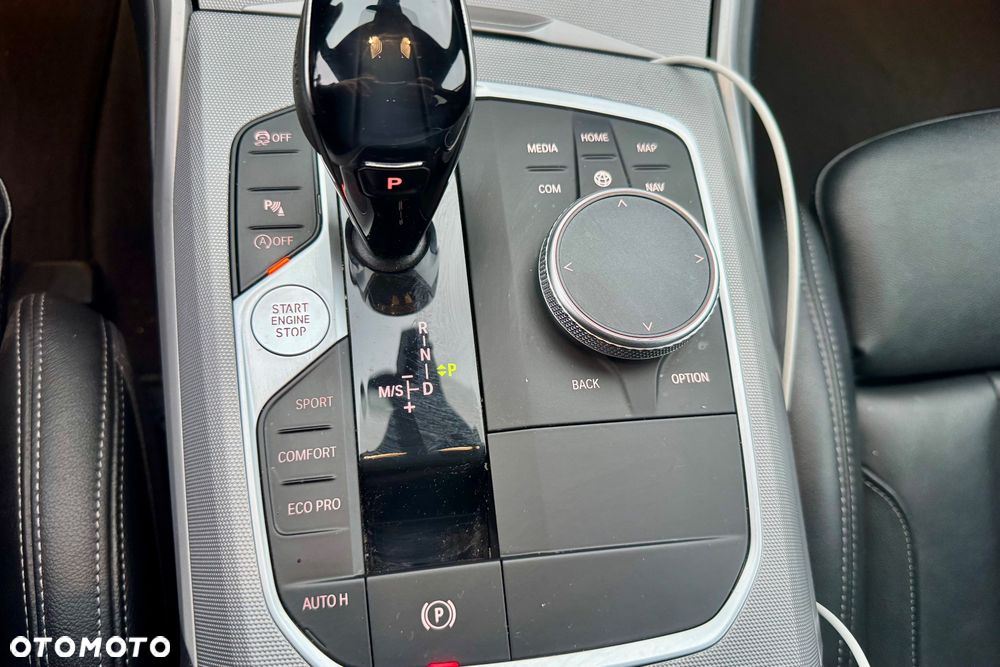 BMW Seria 3 330i Sport Line - 25