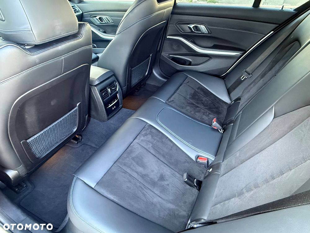 BMW Seria 3 320d xDrive M Sport sport - 22