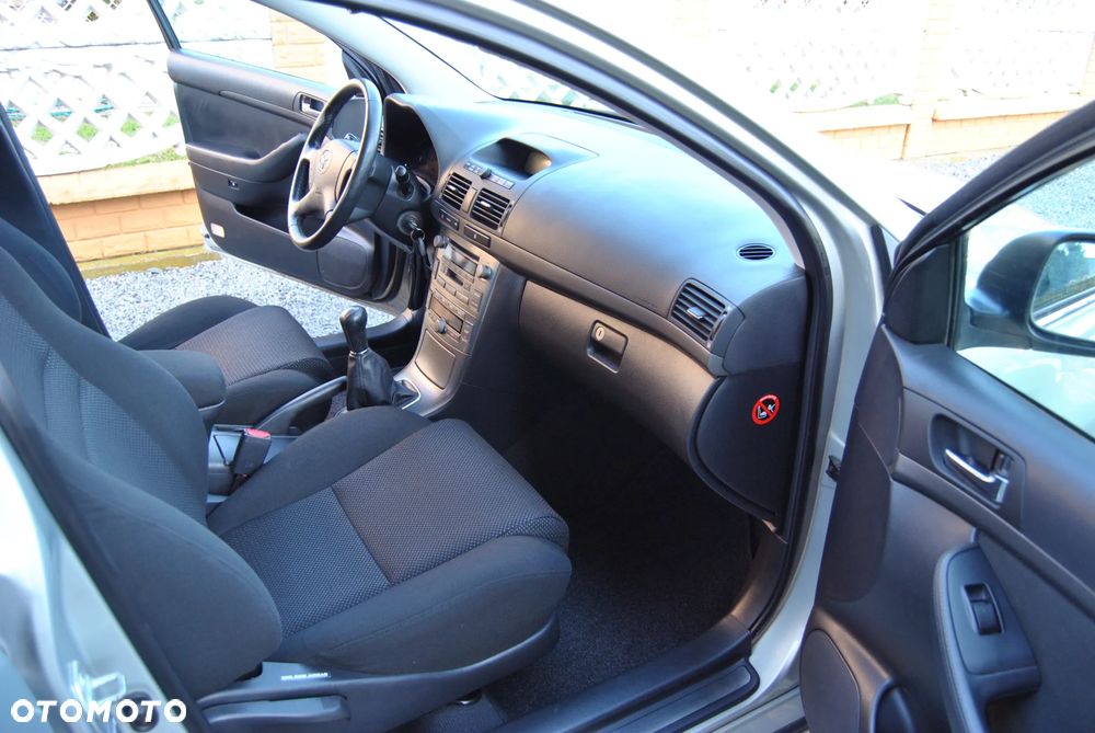 Toyota Avensis 1.8 VVT-i Sol - 24