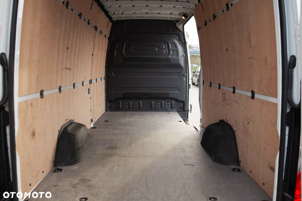 Mercedes-Benz Sprinter - 14