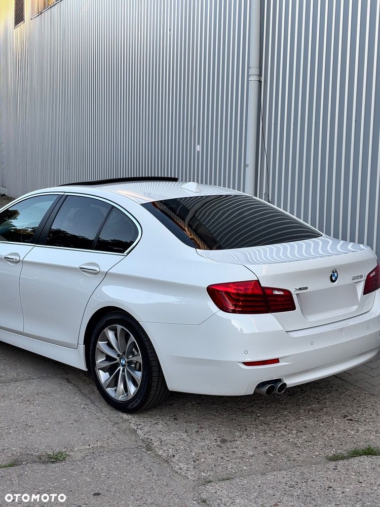 BMW Seria 5 528i xDrive Luxury Line - 11