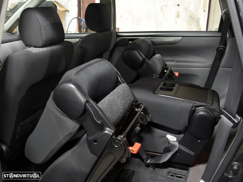 Toyota Avensis Verso 2.0 D-4D Sol - 11