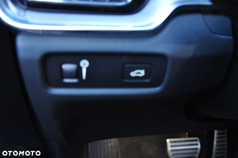 Volvo V60 D4 R-Design - 30