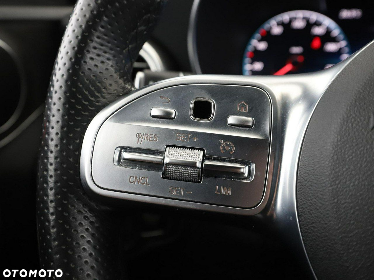 Mercedes-Benz Klasa C 300 d T 4Matic 9G-TRONIC AMG Line - 35