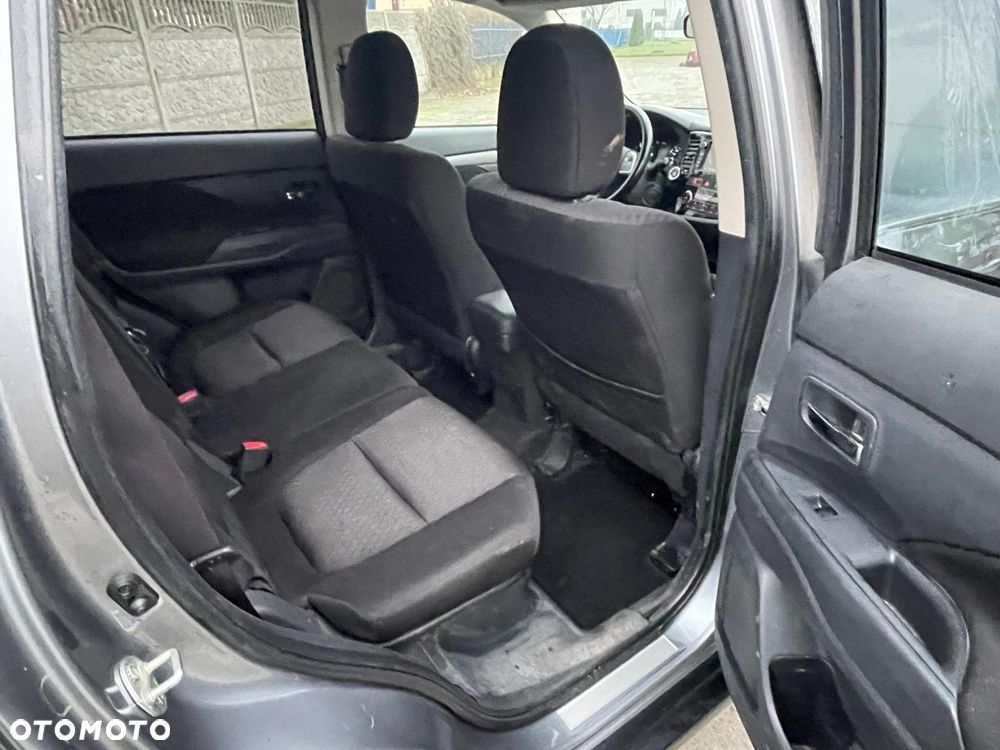 Mitsubishi Outlander 2.2 DI-D 4WD Plus - 15