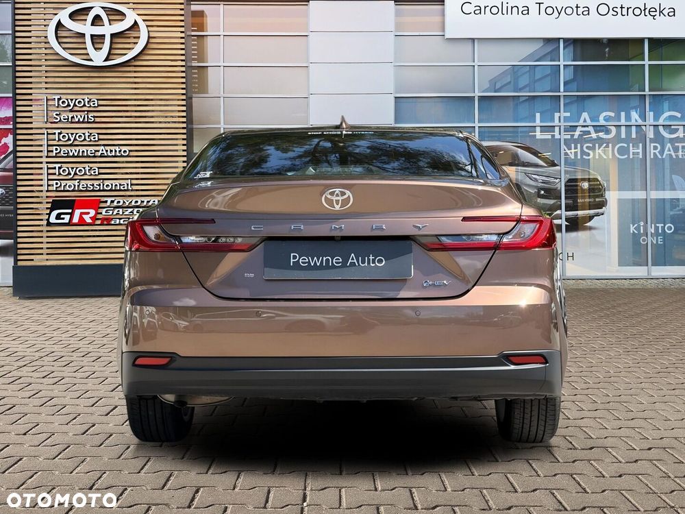 Toyota Camry - 5