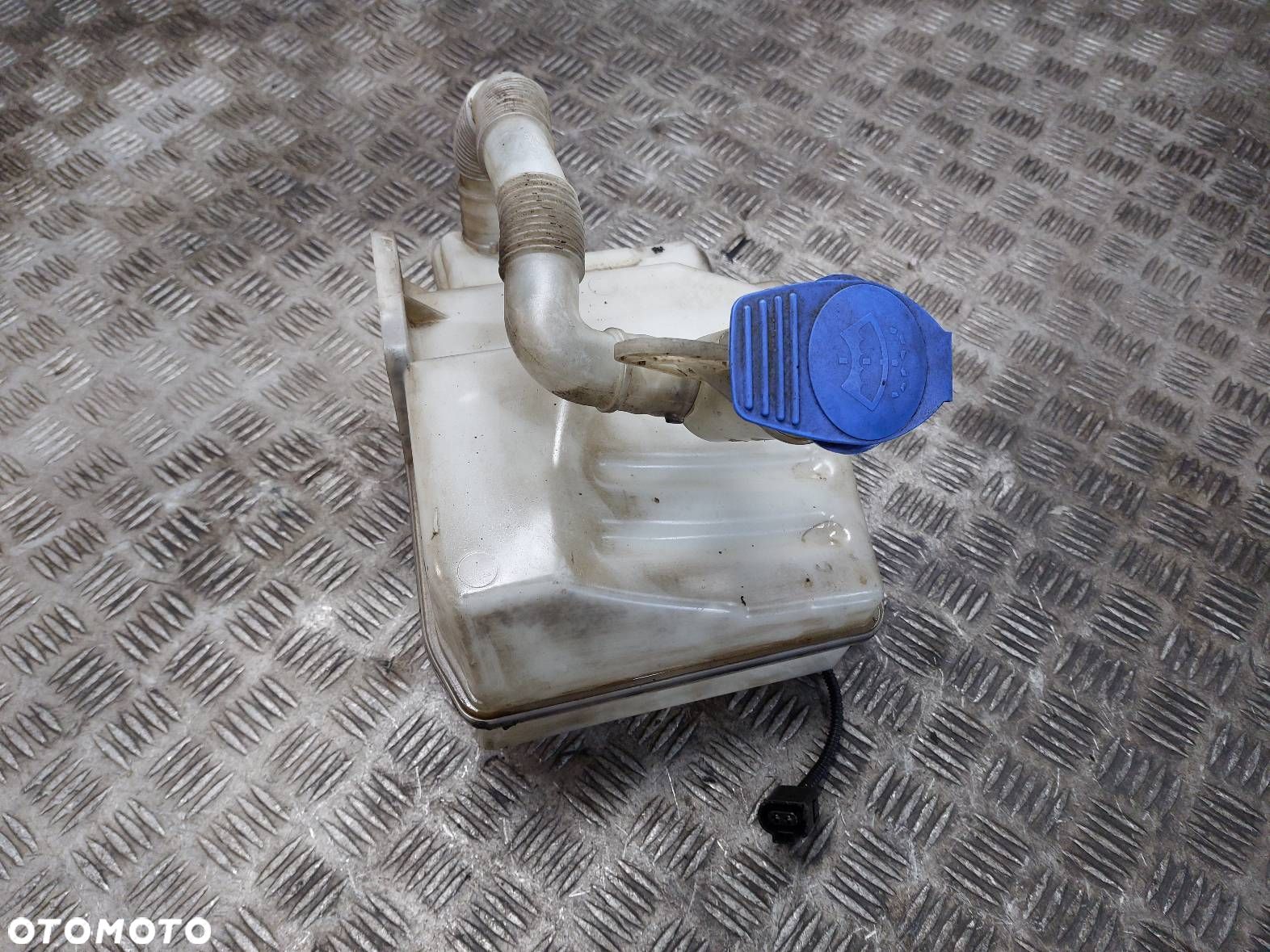 ZBIORNICZEK PŁYNU SPRYSKIWACZY LEON II 2.0 TDI 1K0955453S 1T0955651A - 1