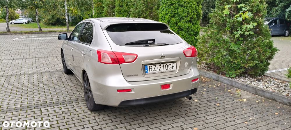 Mitsubishi Lancer - 11