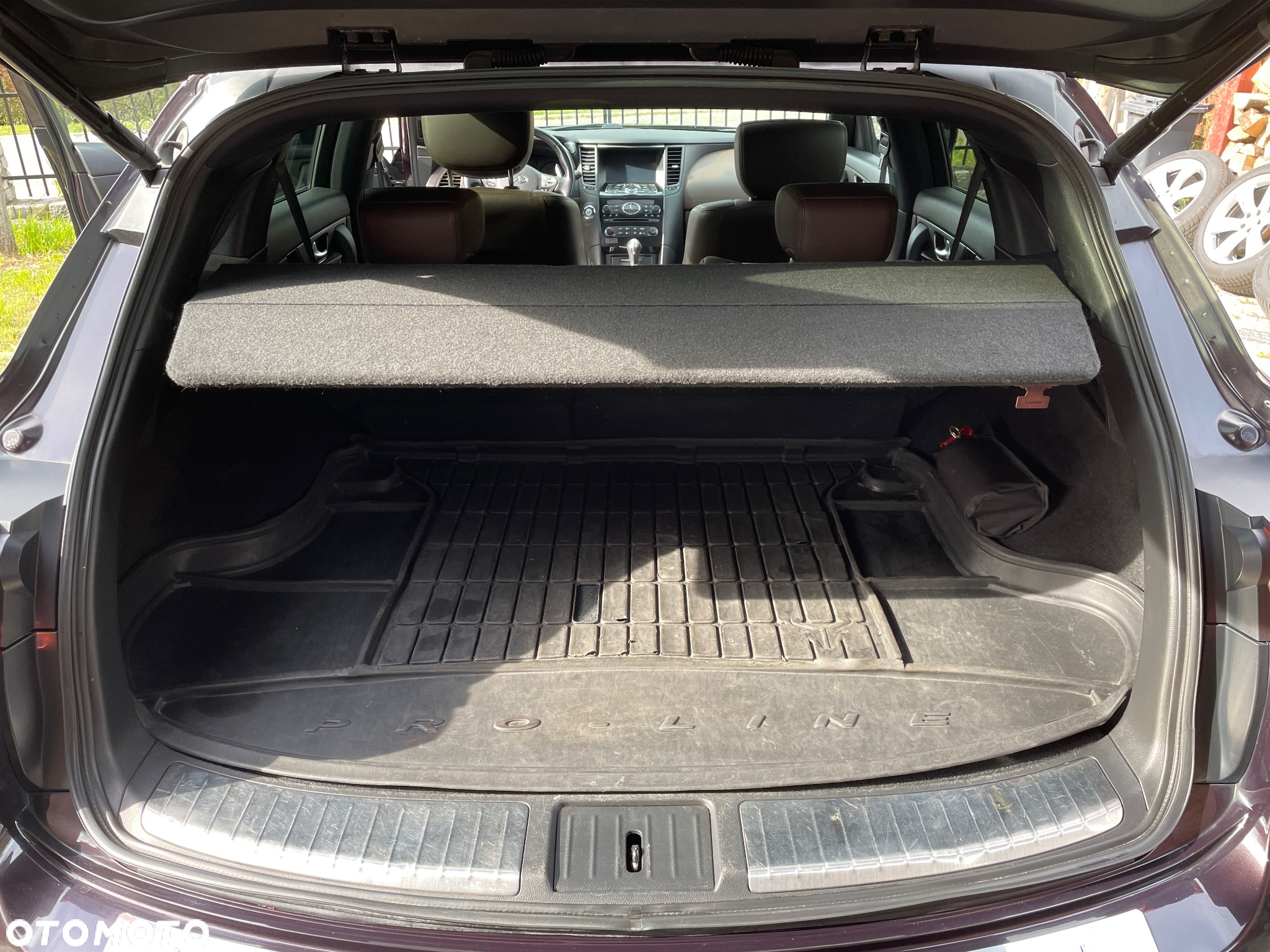 Infiniti QX70 - 26