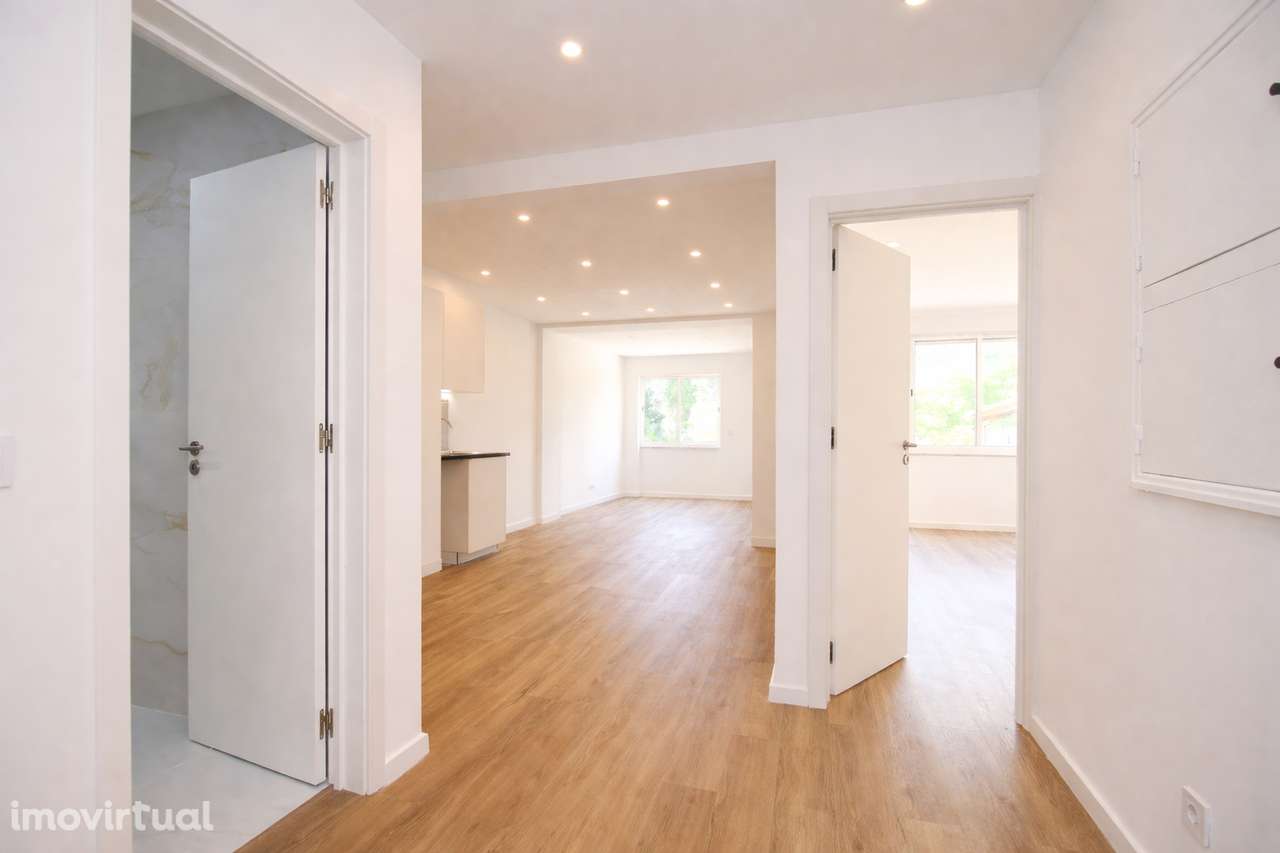 Apartamento T2  remodelado c/Logradouro Mem Martins Mercês - Grande imagem: 5/29