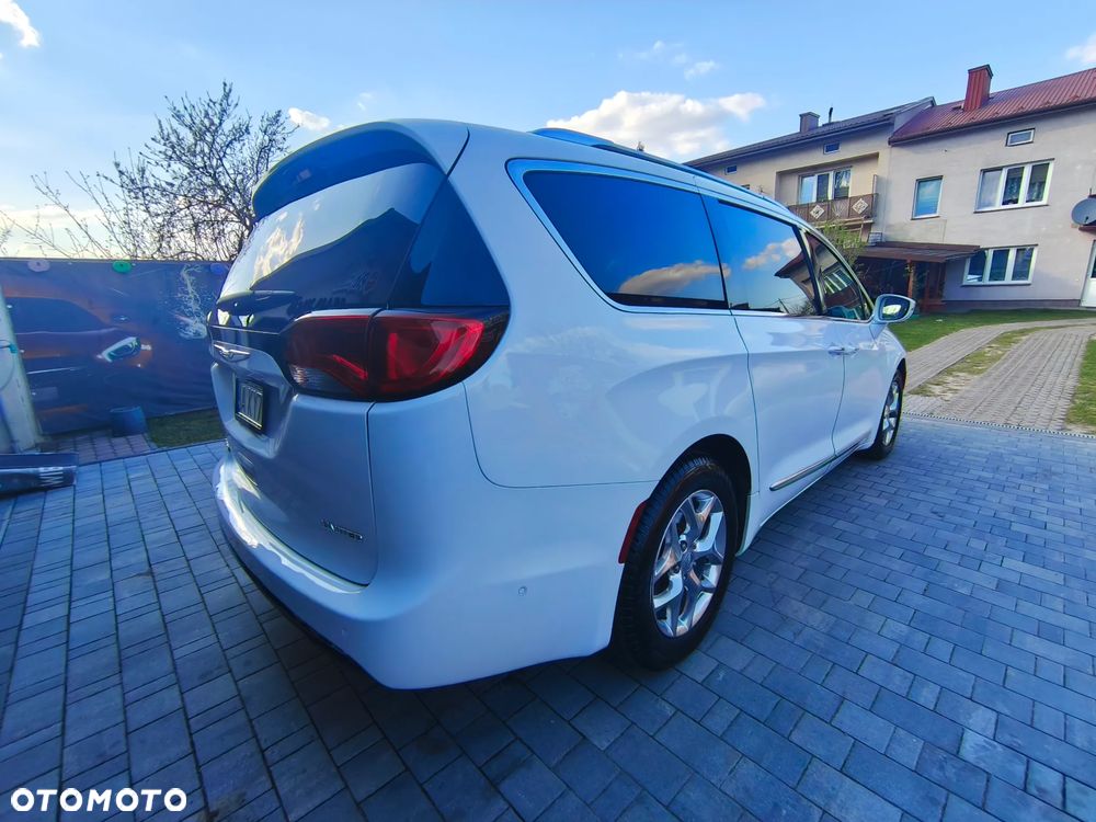 Chrysler Pacifica - 7