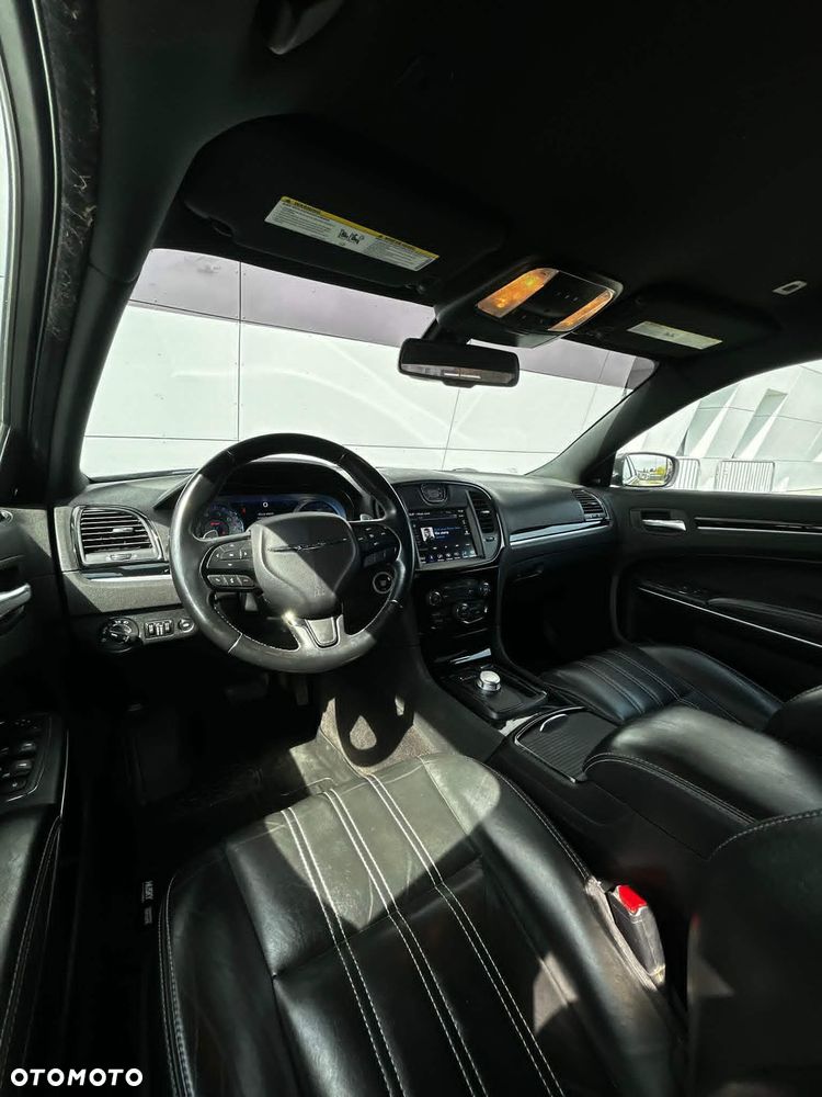 Chrysler 300s - 13