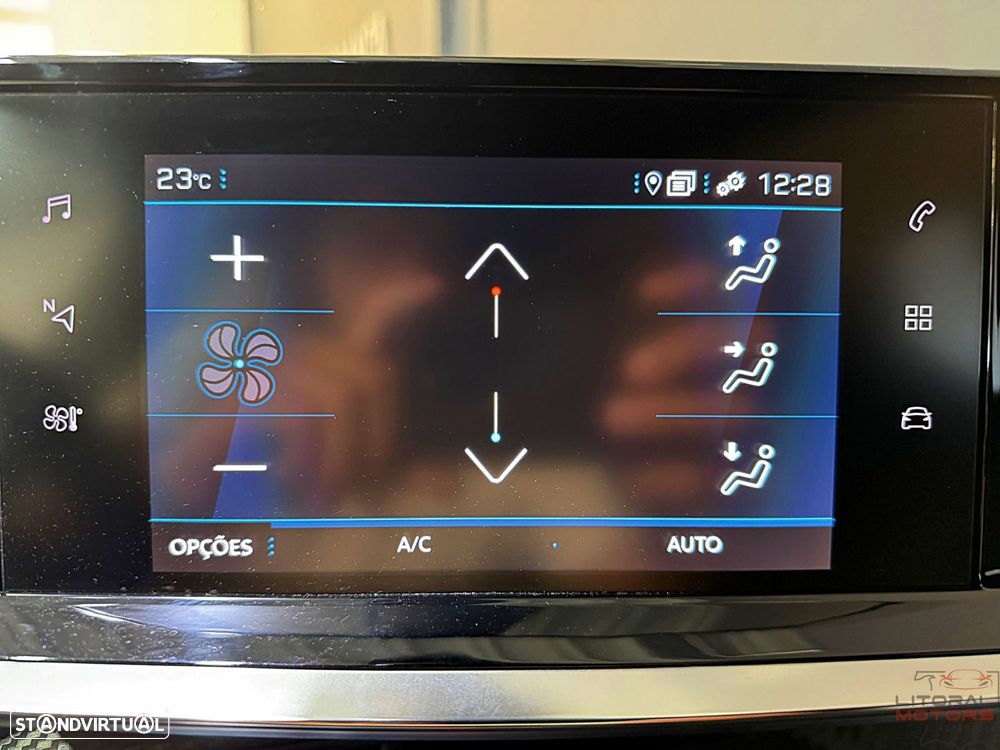 Peugeot 2008 1.2 PureTech GT EAT8 - 29