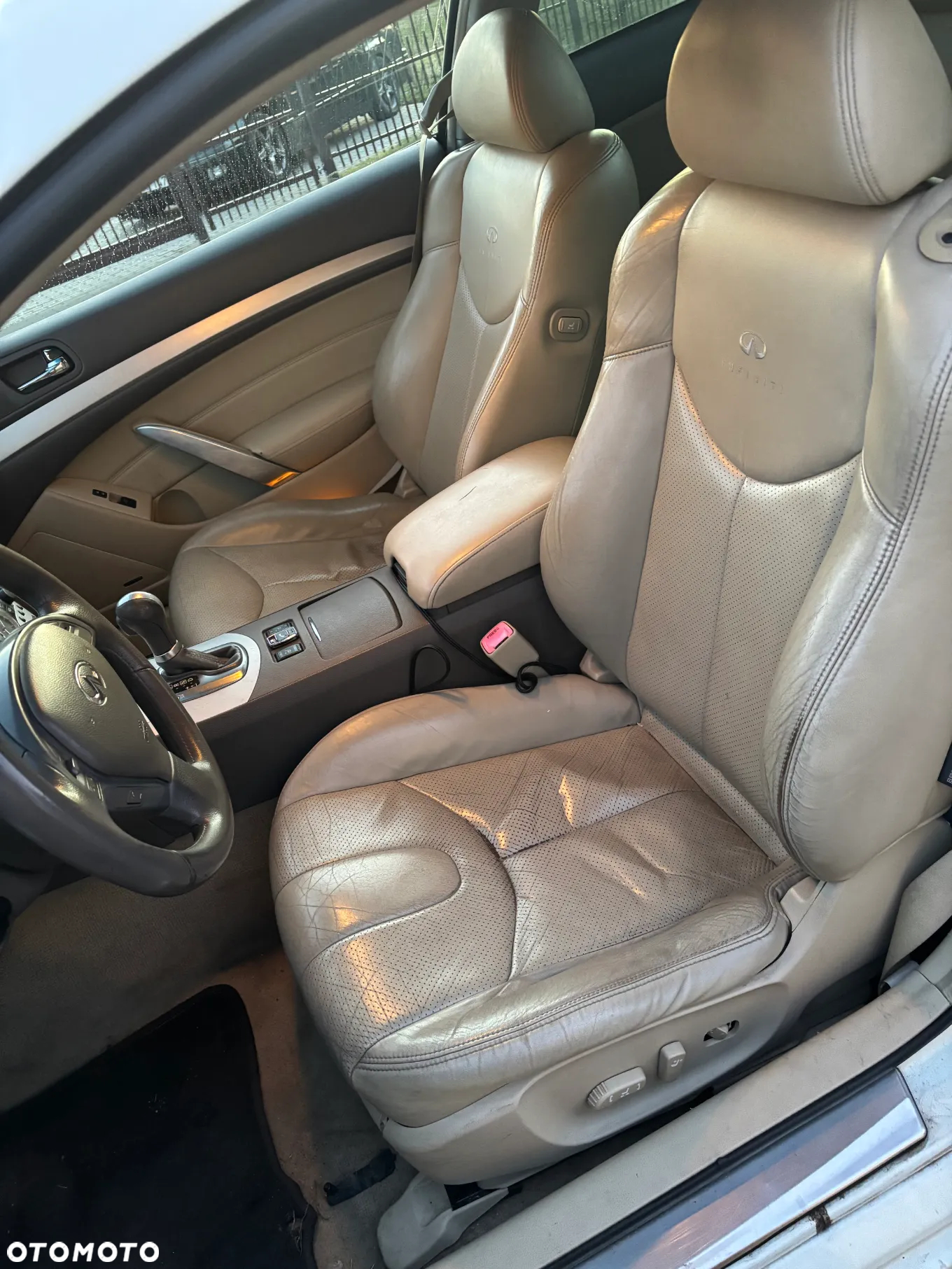 Infiniti G G37 - 12