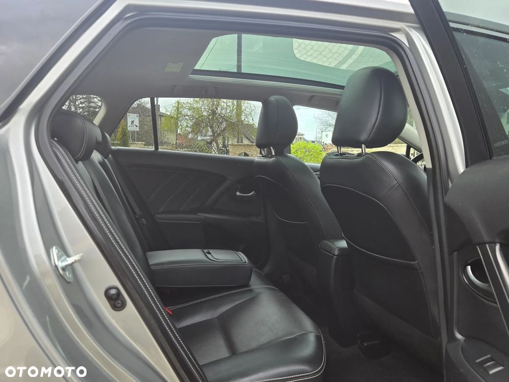 Toyota Avensis 2.0 D-4D Premium - 12