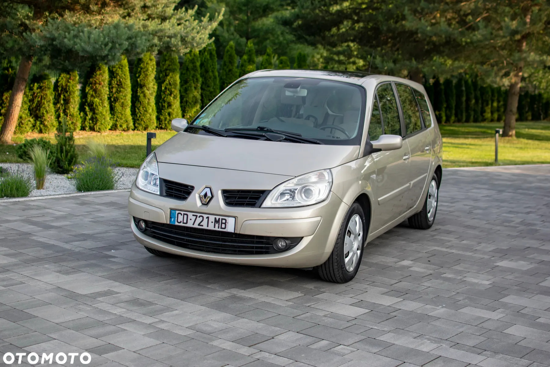 Renault Grand Scenic - 9