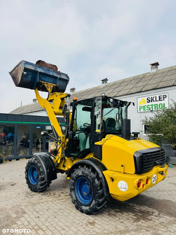 Caterpillar 908H - 4