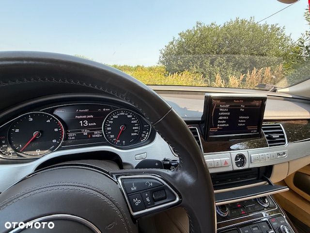Audi A8 - 8