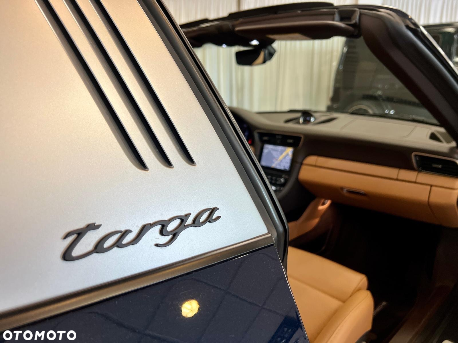 Porsche 911 Targa 4 GTS PDK - 12