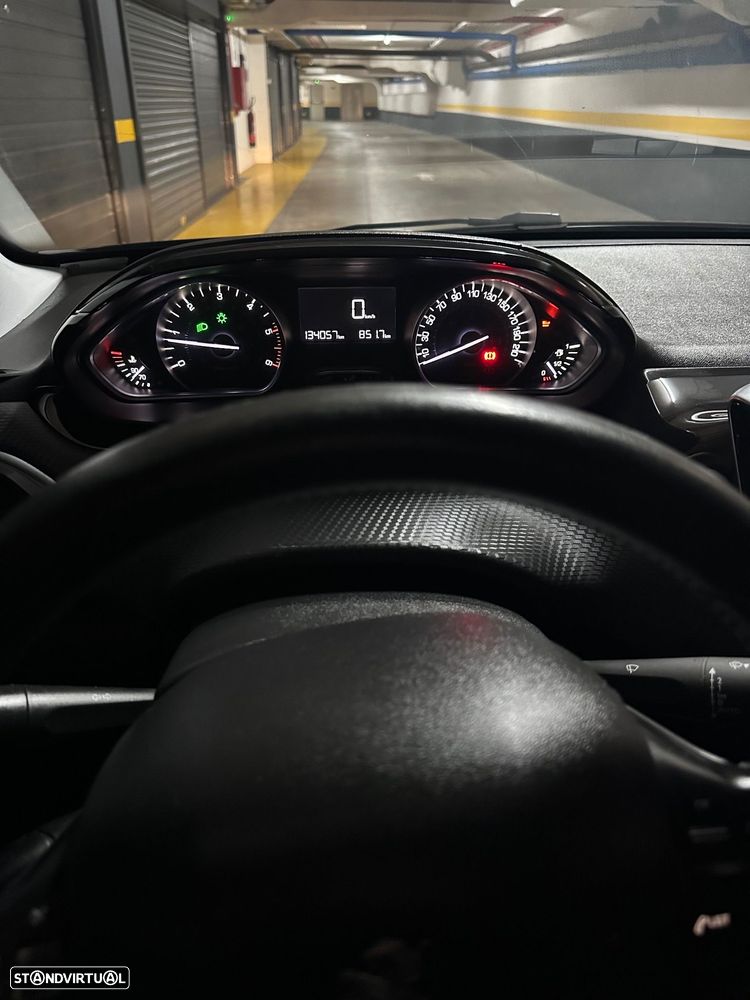 Peugeot 208 1.6 BlueHDi Style - 10