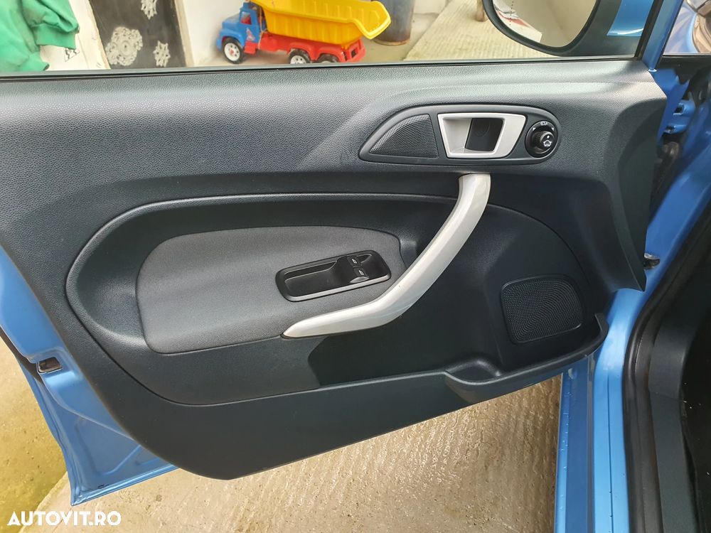 Ford Fiesta 1.6 TDCI DPF Titanium - 18