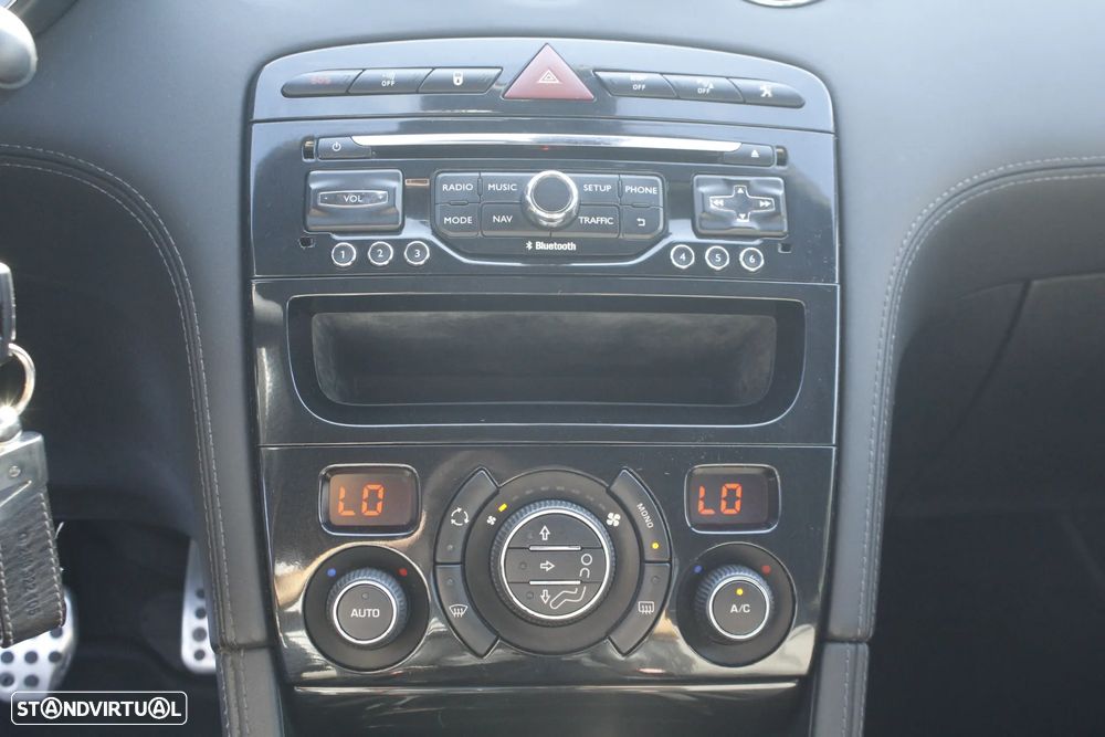 Peugeot RCZ 1.6 THP SE Black Yearling - 16