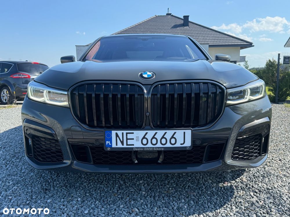 BMW Seria 7 750i xDrive sport - 12